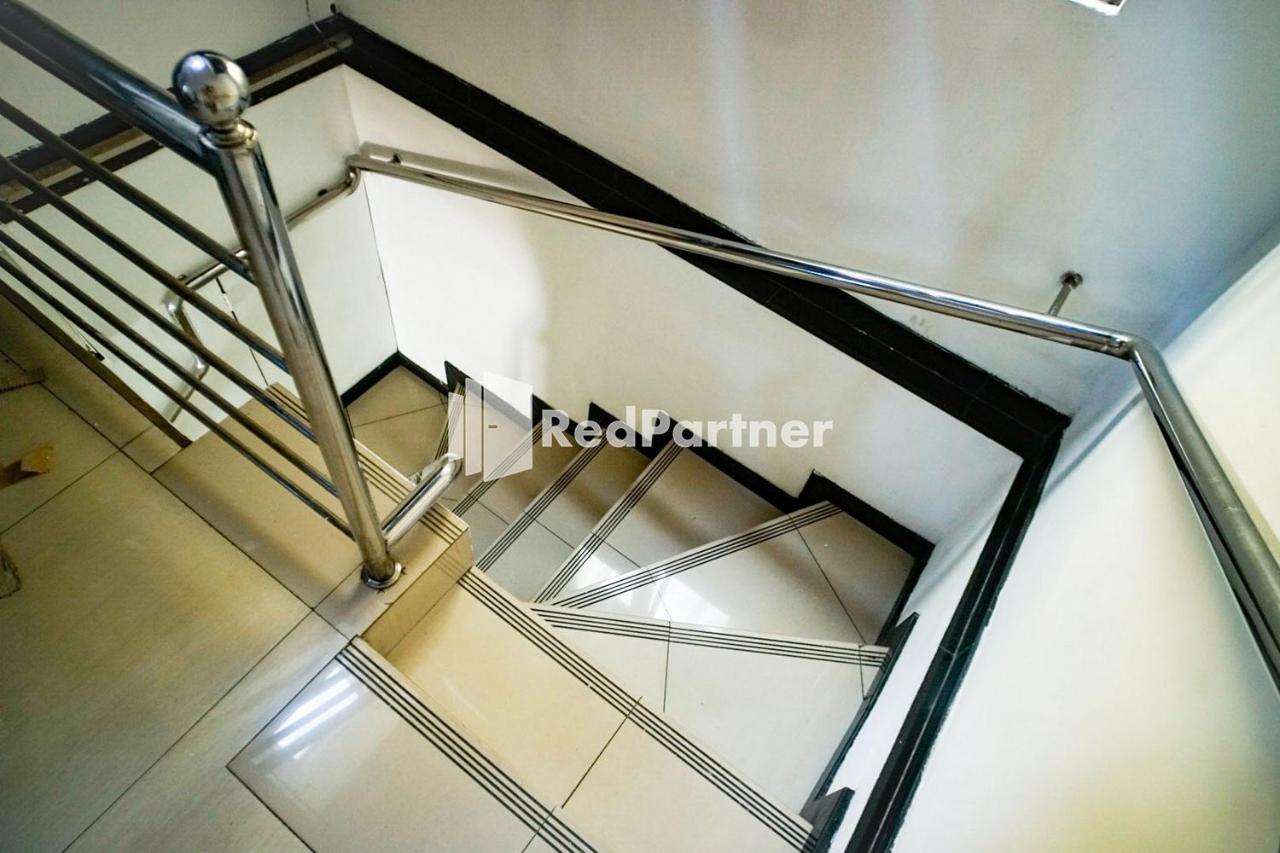 Hoki Homestay Redpartner Surabaya Exterior photo